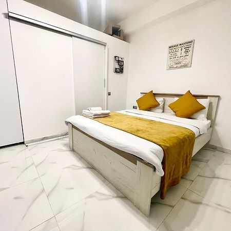 White 2 Appartement Boekarest Buitenkant foto