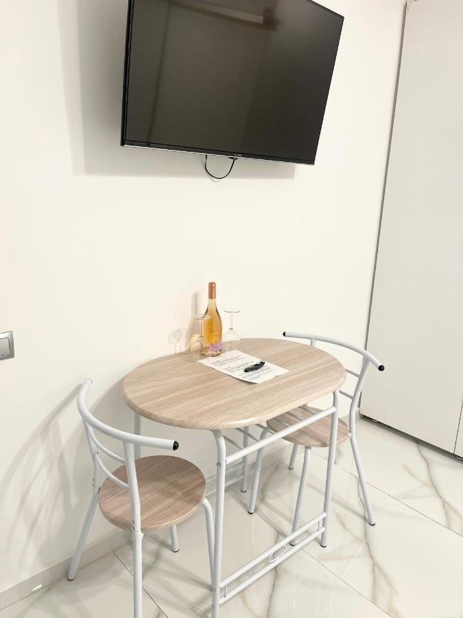White 2 Appartement Boekarest Buitenkant foto
